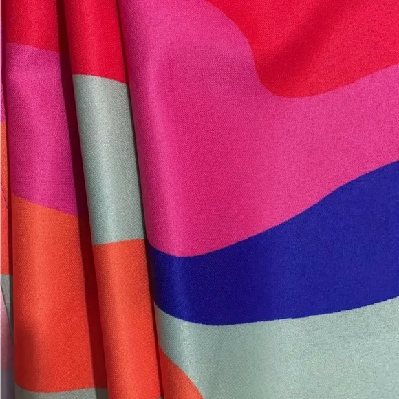 Never worn dress - Picture 3 of 8